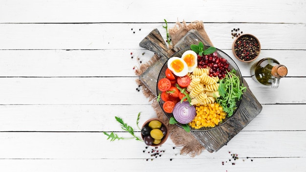 Zdrowe danie na drewnianym stole